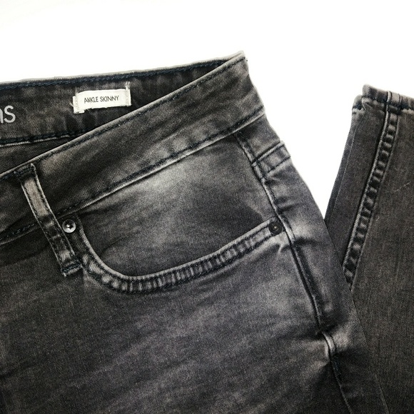 🚺NWOT CALVIN KLEIN Ultimate Skinny Ankle Jeans - Picture 5 of 8
